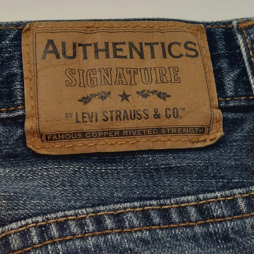 Levi's Authentic Signature Men's Jeans Loose Size 32 x 31 Regular Straight